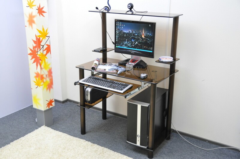 Стеклянный компьютерный стол КС05 бронзовый