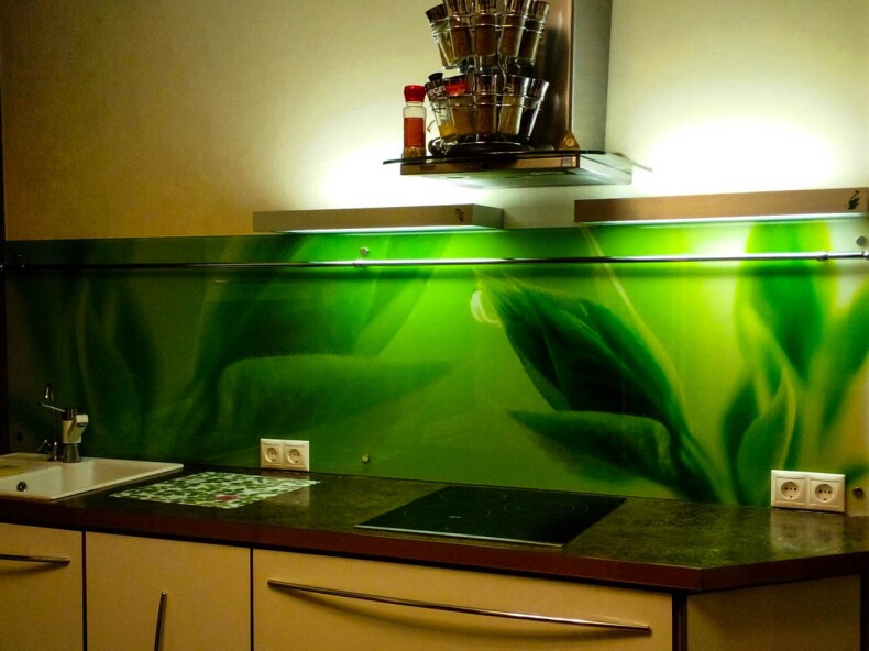 Стеклянная кухонная панель с фотопечатью FF221 Зеленые цветы