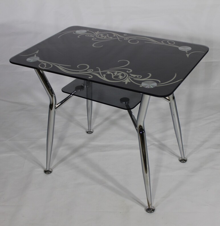 Стеклянный стол Квадро 10 с фотопечатью МА 18 и серой полочкой (900х600)